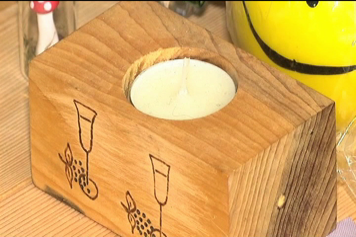 Online auction of old tea light raises $100's for JDRF