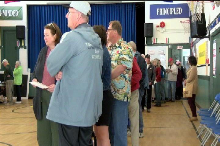 Thousands cast their ballot in advance voting