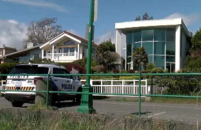 Suspect remains at large in violent home invasion in Oak Bay