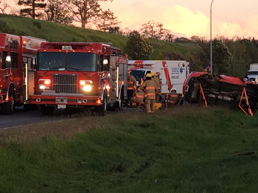 Serious single-vehicle crash closes stretch of Pat Bay Highway