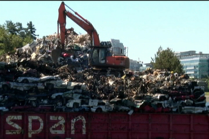 Concerns raised over environmental impact of Victoria's barge fire