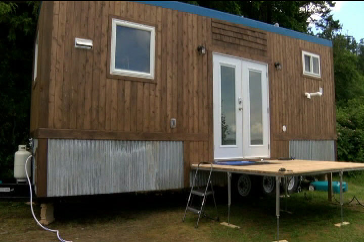 Couple with tiny home says they're victims of outdated bylaws