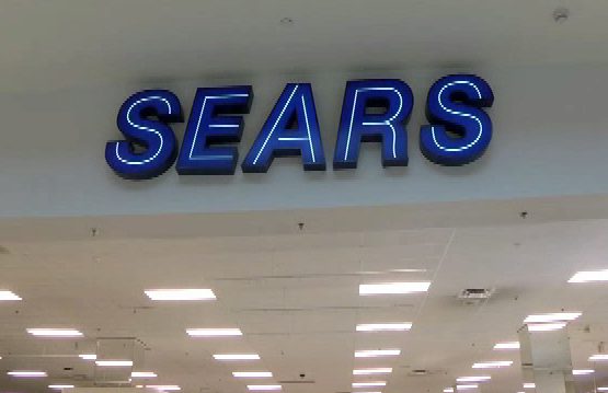 'It's just a madhouse': Big crowds in Victoria as Sears Canada begins its liquidation sale