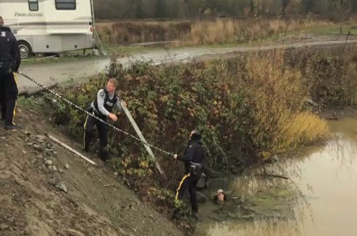 Man nearly drowns in mud in Cowichan Bay