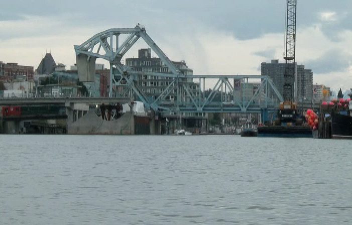 Dynamic Beast crane returns to remove old Johnson Street bridge