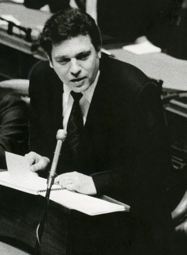 Former BC Premier Dave Barrett dies, aged 87