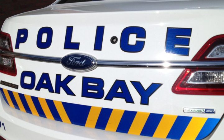 Oak Bay police search for man who exposed his genitals to a teenage girl