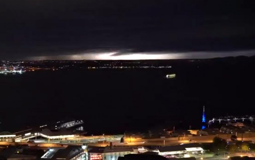 Rare thunderstorm hits Victoria