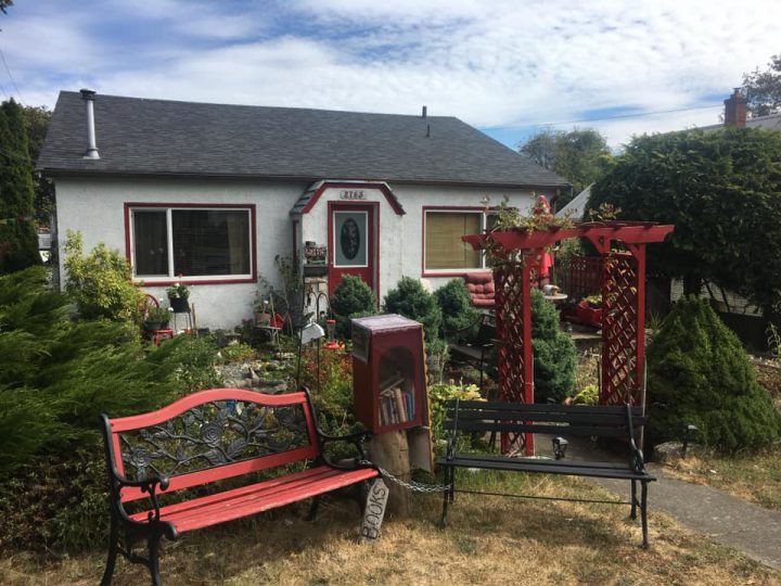 Community reading bench stolen from Oaklands neighbourhood is found