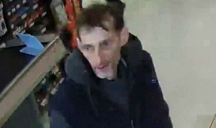 Purse snatching suspect in Nanaimo on the loose