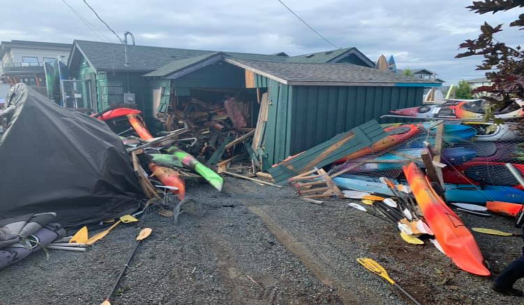 Courtenay business temporarily closed after car slams into it