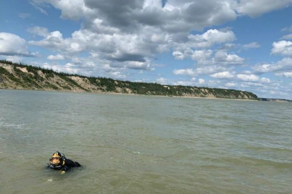 RCMP complete search of river near Gillam, Man. for B.C. murder suspects