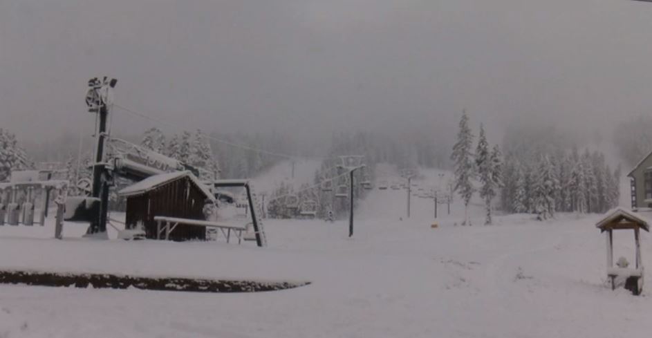 Mount Washington gets more than 30 centimetres of snow