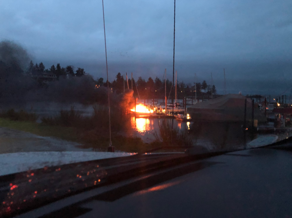 Fire sinks boat in Nanoose marina