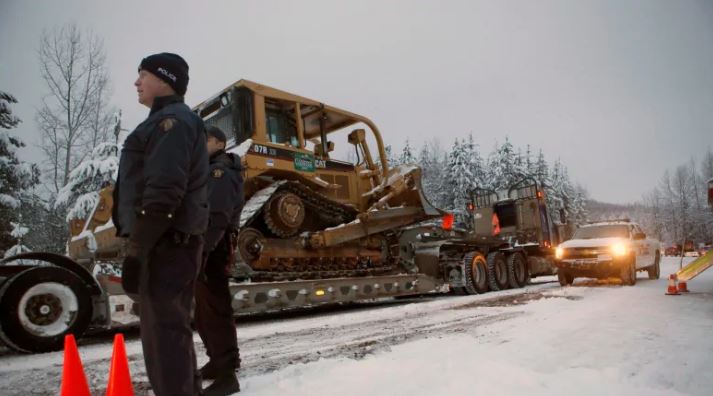 Federal, B.C. ministers 'available' to meet Wet'suwet'en hereditary chiefs but chiefs won't be there