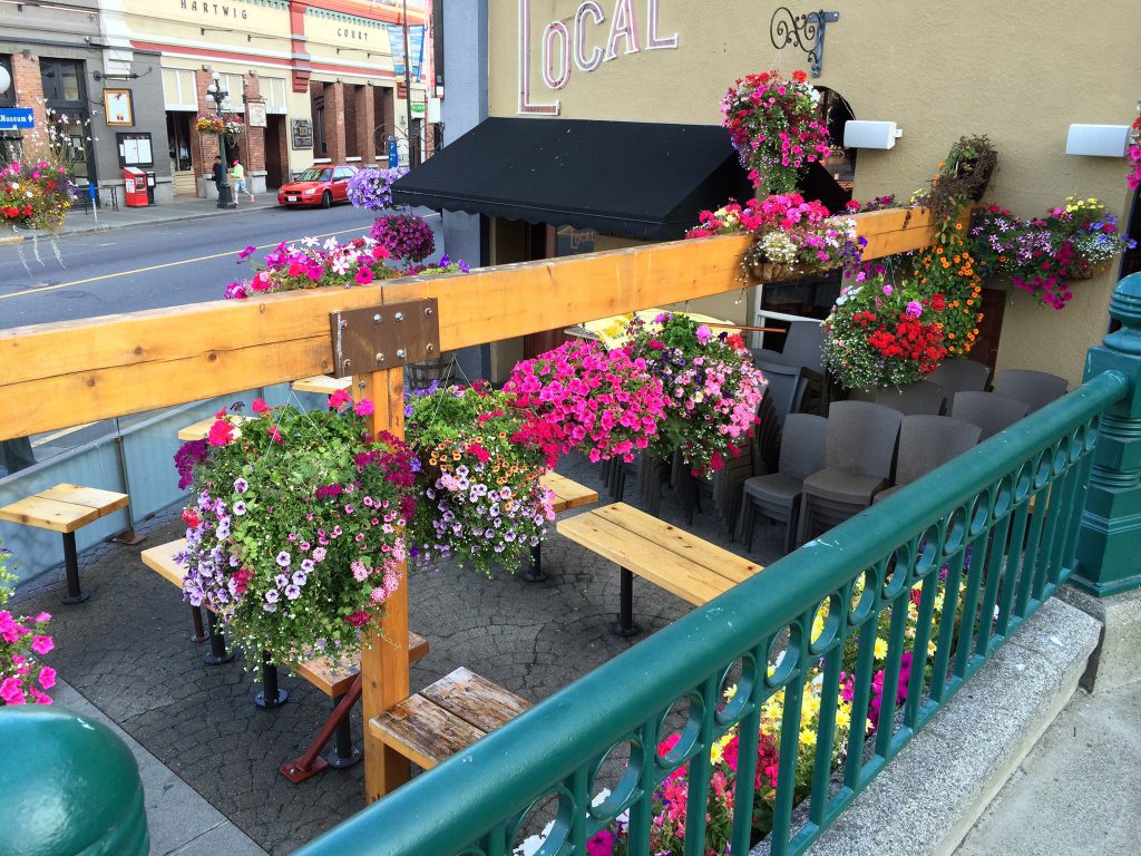 Pubs, restaurants can now apply for expansion of patios and outdoor spaces: B.C. Gov't