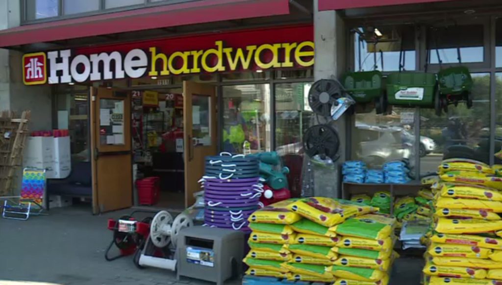 Police looking for 1 suspect after Home Hardware assault in Victoria