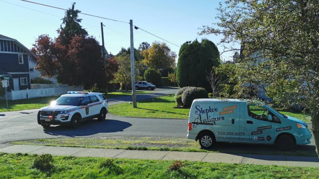 Saanich neighbourhood briefly evacuated after WWII-era bomb discovered