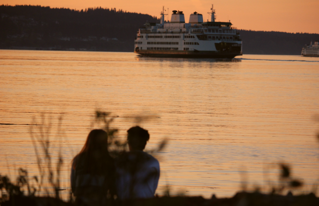 Couples do Christmas online, in person if 'lucky' during Canada U.S. border closure