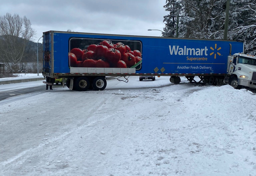 UPDATE: Pat Bay Highway northbound lane reopens after semi-truck crash cleared