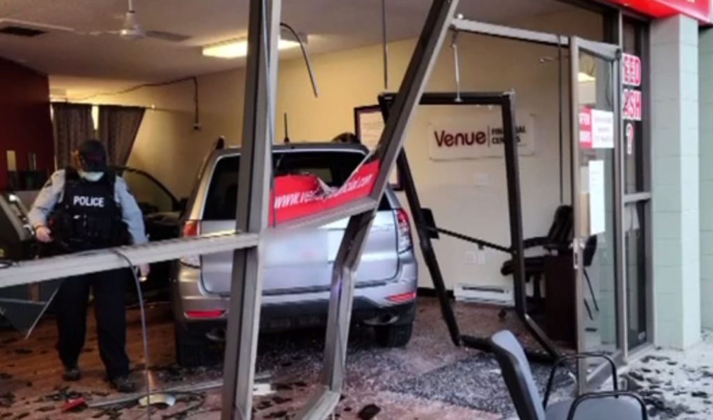 Car crashes into Nanaimo business, no injuries