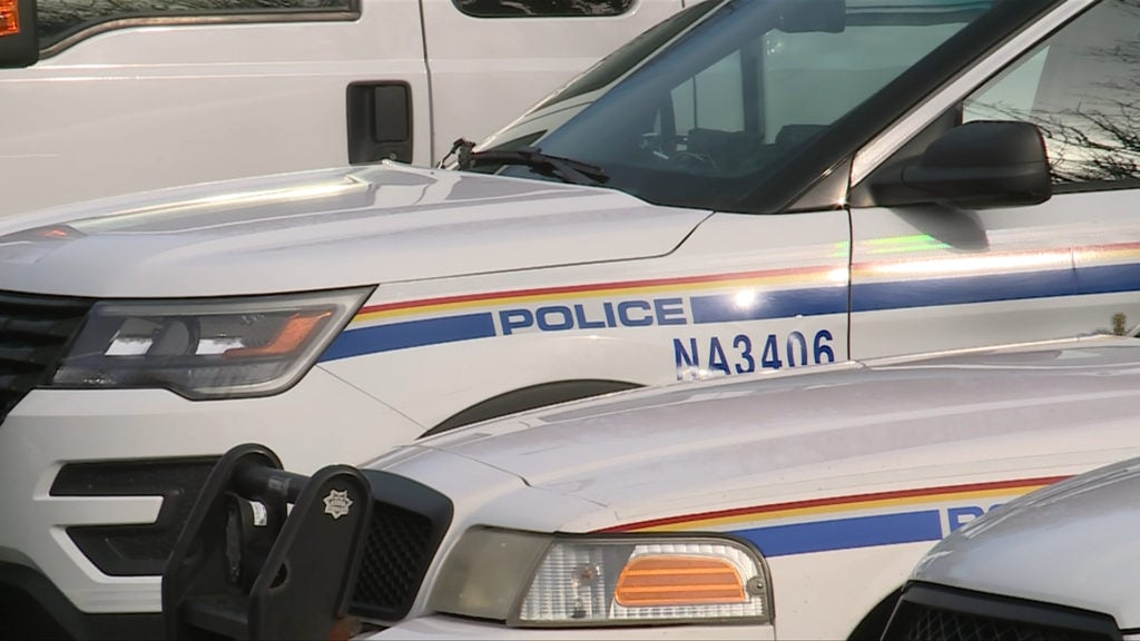 2 hurt after crash involving Nanaimo RCMP vehicle