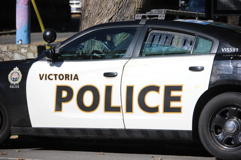 Victoria Police arrest man at gunpoint after receiving report of attempted stabbing