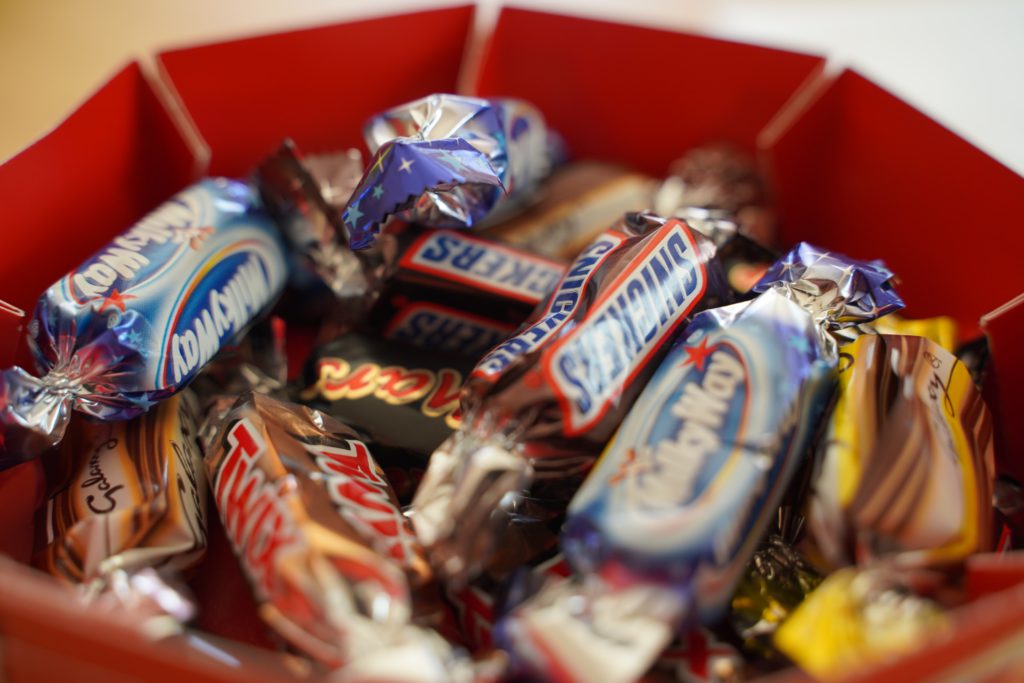 Poll suggests Canadians remain reluctant to hand out Halloween candy due to pandemic