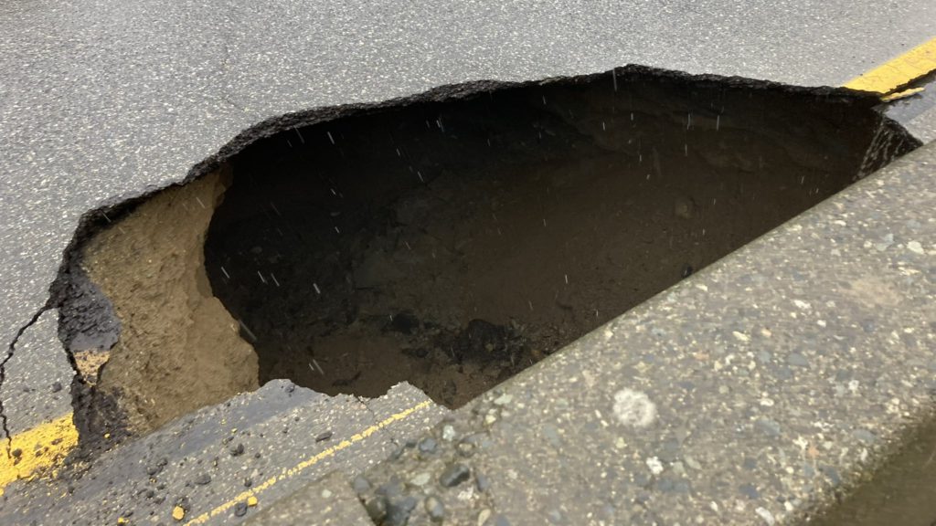 Highway 19 closed again in Lantzville as sinkhole repairs continue