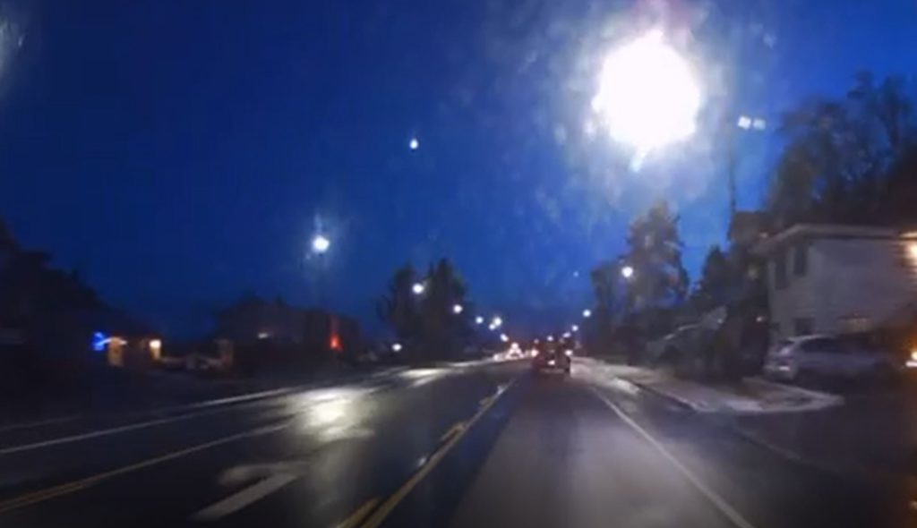 'Fireball' streaks over Vancouver Island Sunday night amid meteor shower