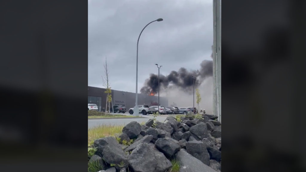 No injuries after fire breaks out at Campbell River car dealership