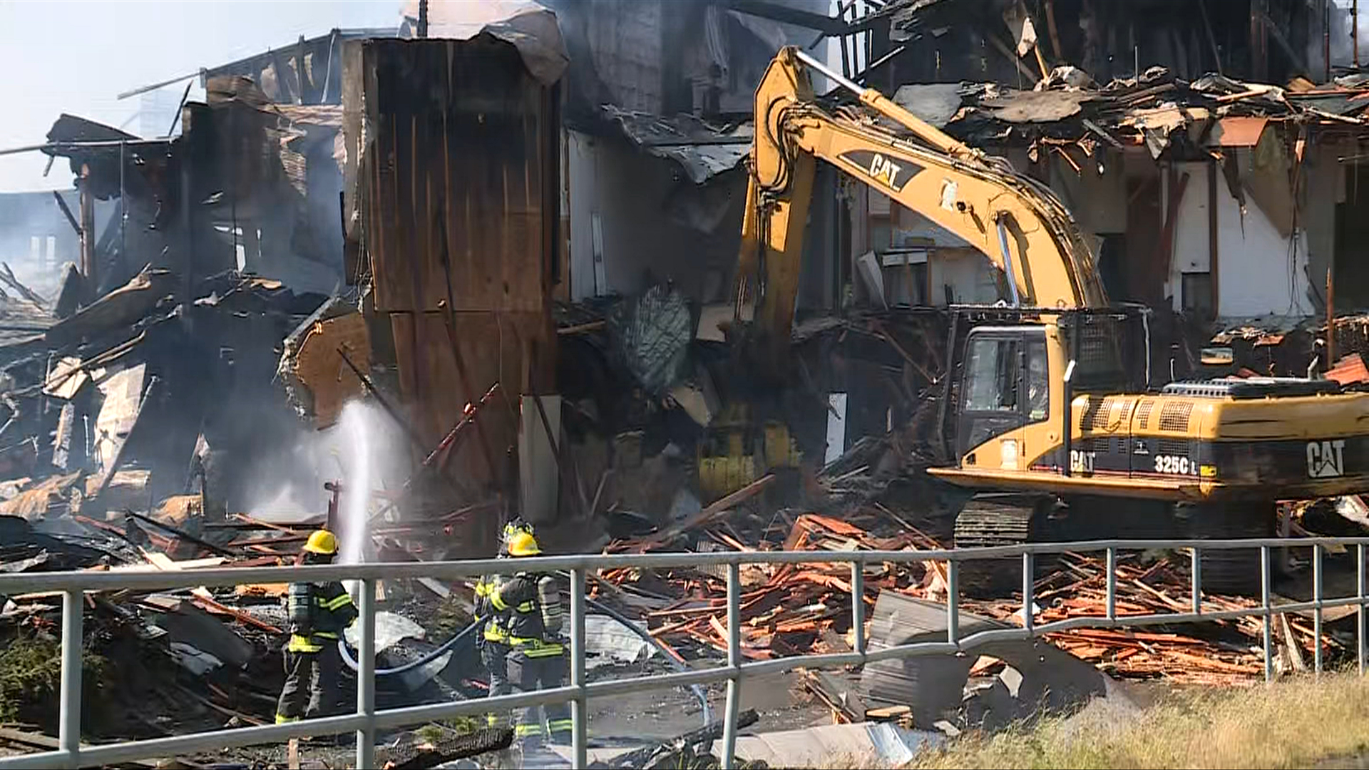 Fire destroys vacant building in Mill Bay, shutting down TransCanada