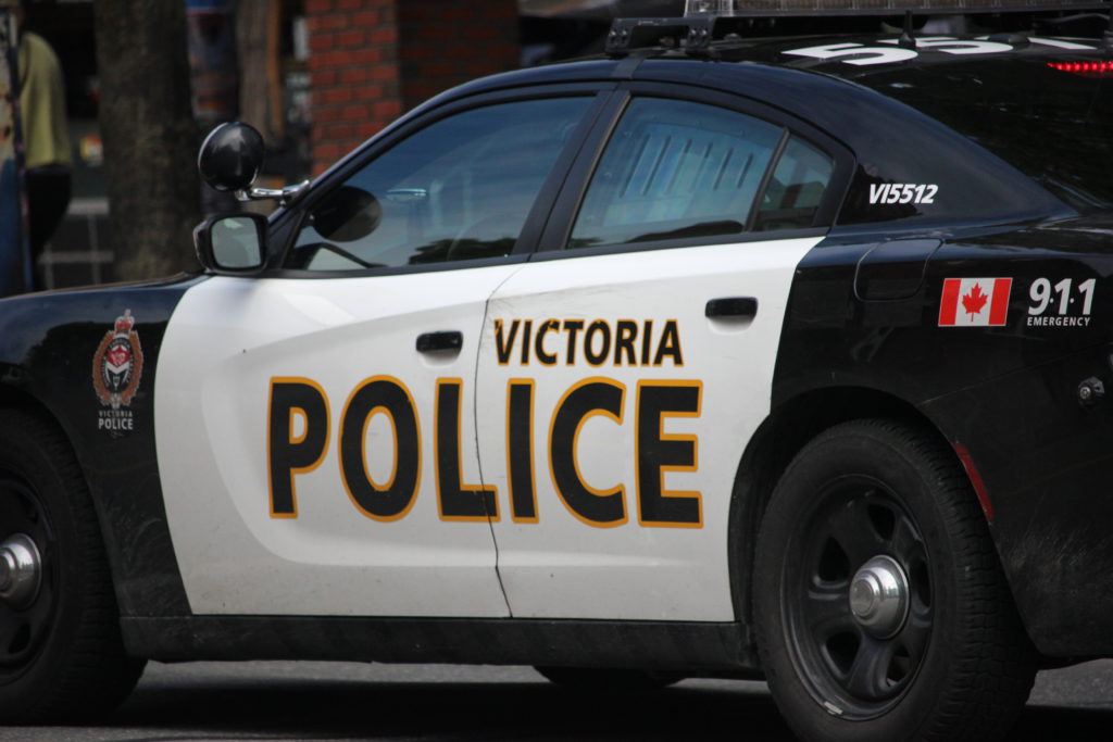 Woman on e-bike arrested after running red light in Victoria, fighting with officer