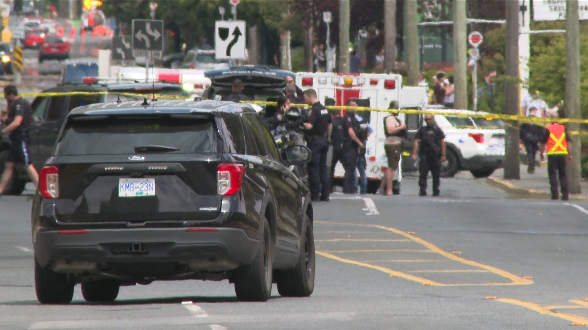 Two suspects dead, six officers injured in shootout at Saanich bank
