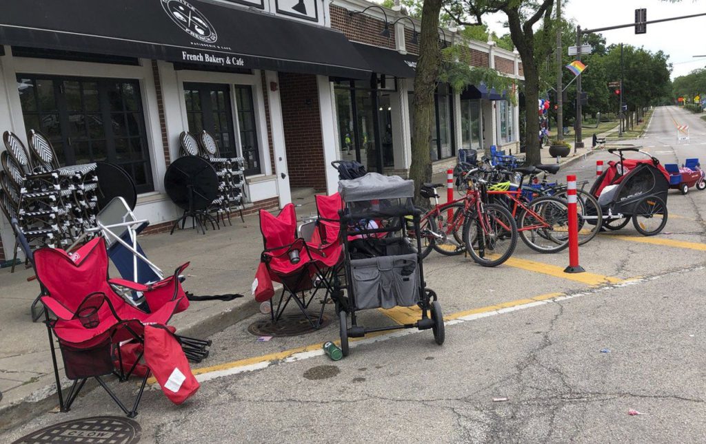 6 dead, 24 wounded in shooting at Chicagoarea July 4 parade