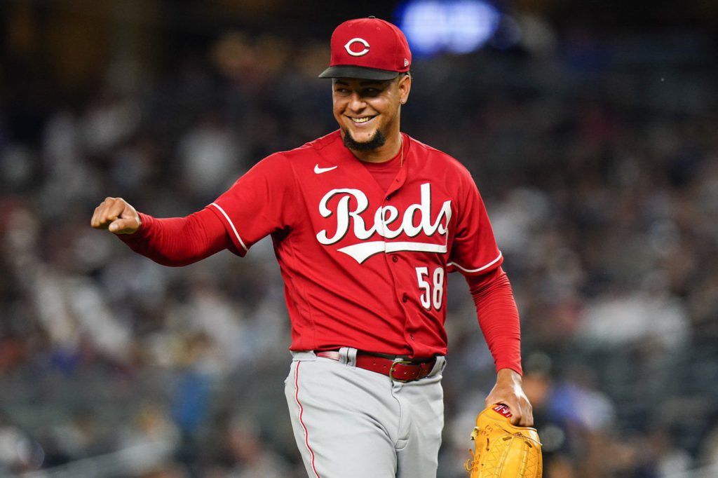 Reds trade Luis Castillo to Seattle for prospects