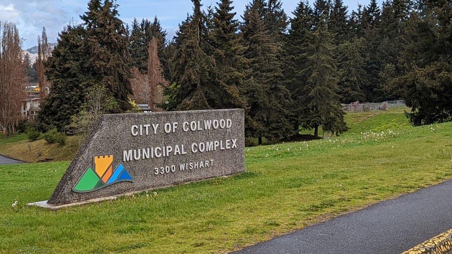 Colwood council backs $20K pay raise for mayor, $8K for councillors following latest review