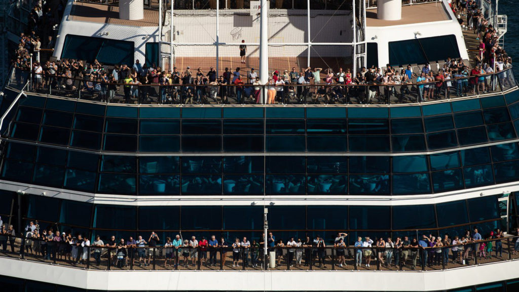 Passengers stranded on cruise ship in Vancouver after tugboat workers strike