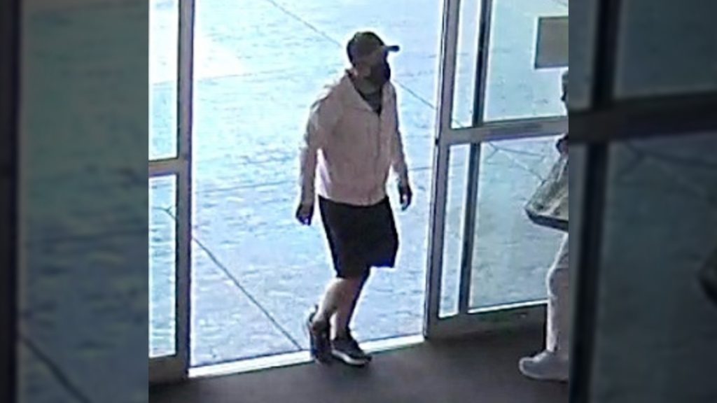 Nanaimo RCMP seek alleged thief who stole $5,500 gold necklace from Woodgrove Centre