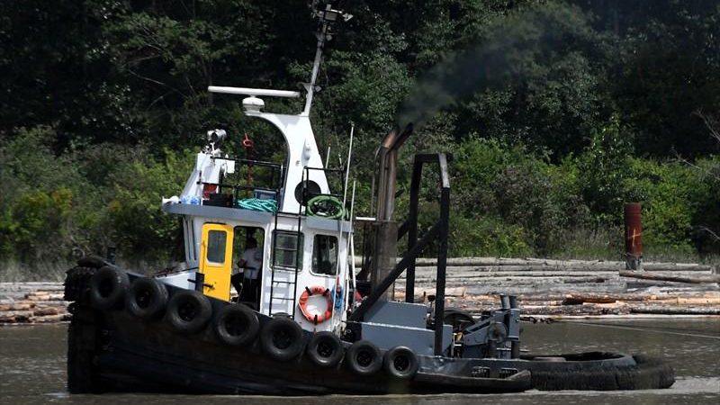 Pair rescued by tugboat crew after kayak capsizes south of Dodd Narrows