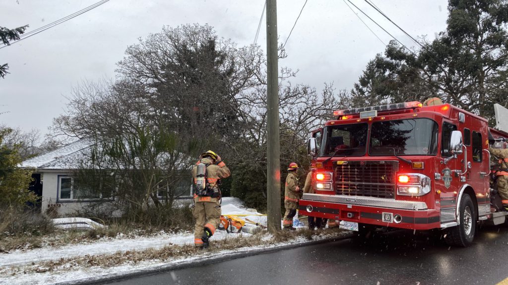 Fire shuts down part of Richmond Road in Saanich