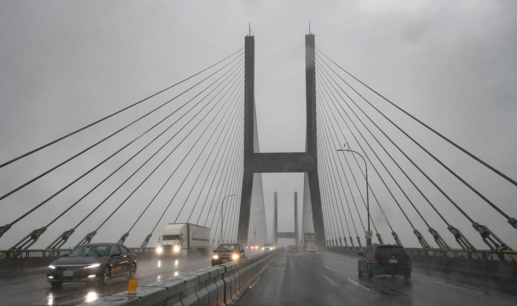 Drivers urged man in mental health crisis on bridge to 'take action': B.C. police