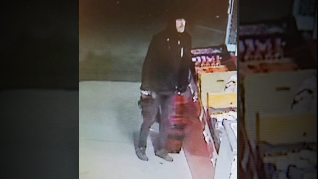 Nanaimo RCMP say man at large after allegedly robbing store at knifepoint