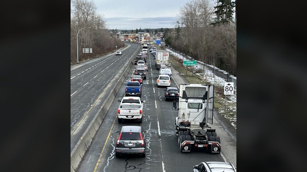 One injured in two-car crash that closed part of Pat Bay Highway during morning commute