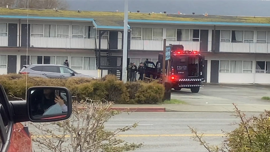 Wanted man found in Port Alberni motel room, prompts large police response