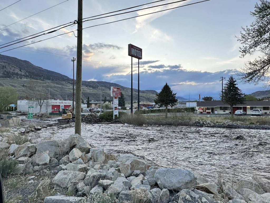 Cache Creek becomes raging river as floodwaters rise: mayor