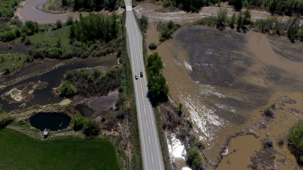 Experts foresee more heat waves outside summer as May hot spell grips B.C., Alberta