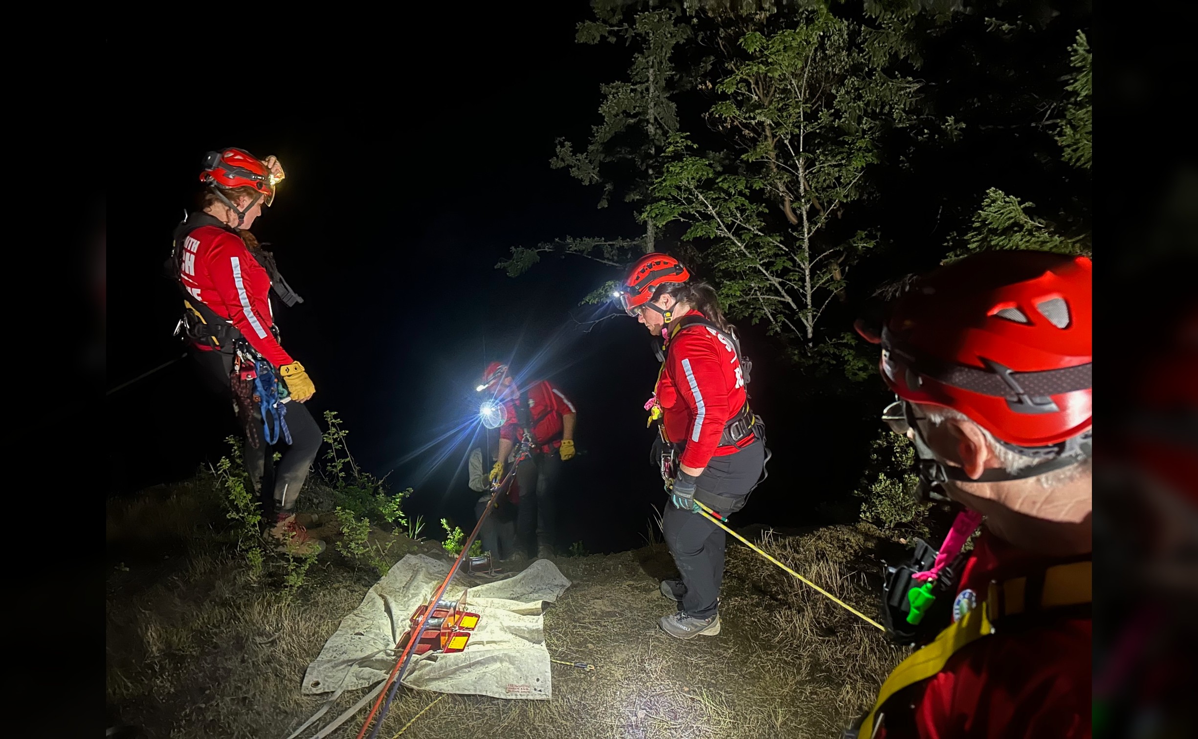 Arrowsmith SAR conduct rope rescue on Little Mountain