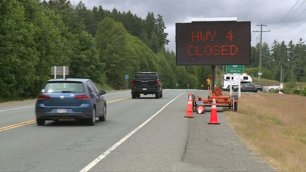 Firefighter injured, businesses struggle as Cameron Bluffs wildfire keeps highway closed