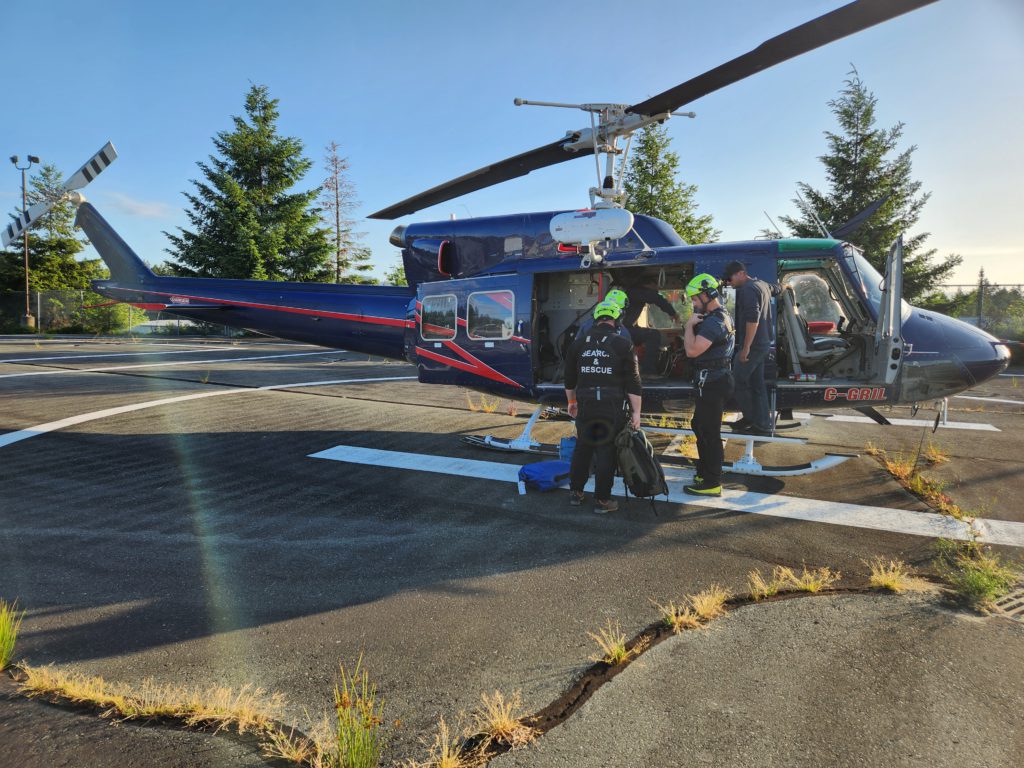 Alberni Valley Rescue Squad saves two foreign hikers using new hoist capability